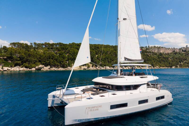 Lagoon 55 Champagne Please