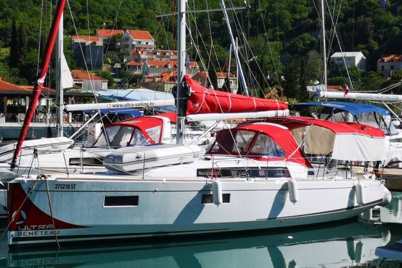 Oceanis 38.1 Teodora