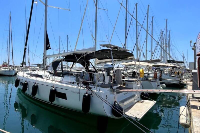 Oceanis 51.1 Black Swan