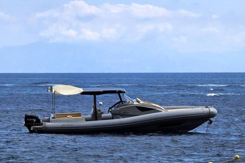 PY10.0 Cabin Black Shark