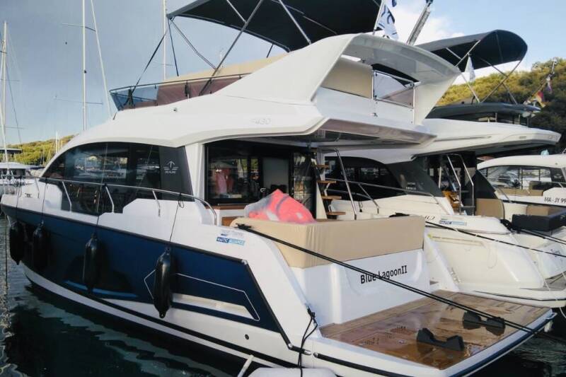 Sealine F430 Blue Lagoon II